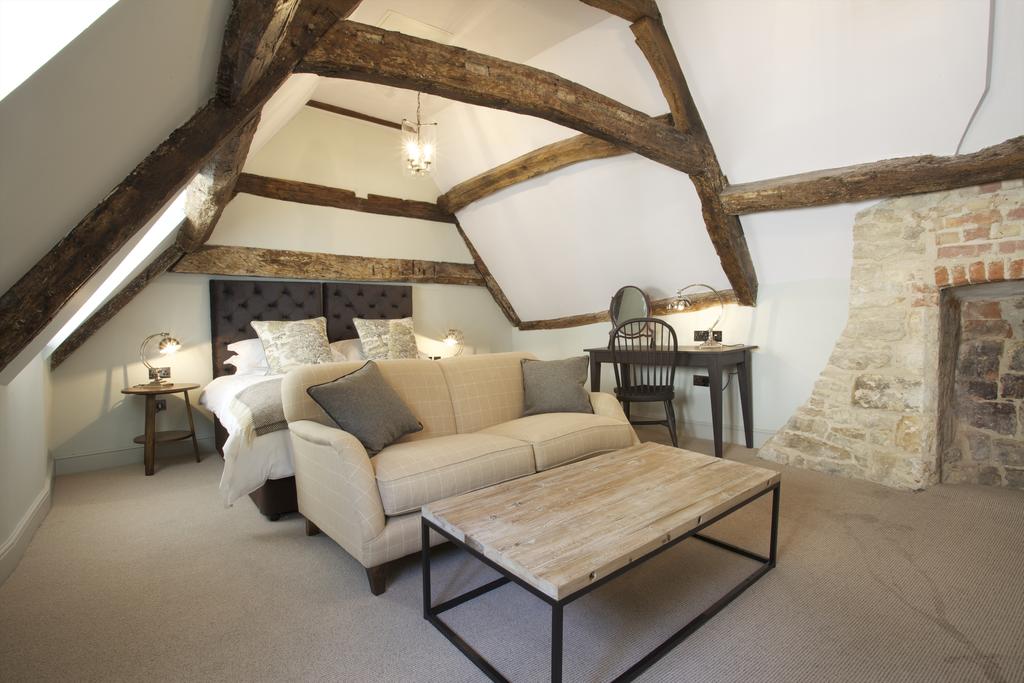 Interior of the King's Head, Cirencester